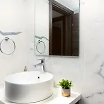 Seashore Stream Apartment
